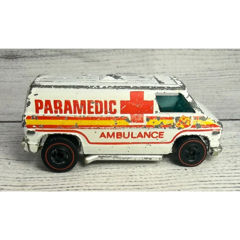 Vintage‎ Hot Wheels Paramedic Ambulance 1974 Redline White Flying Colors Van
